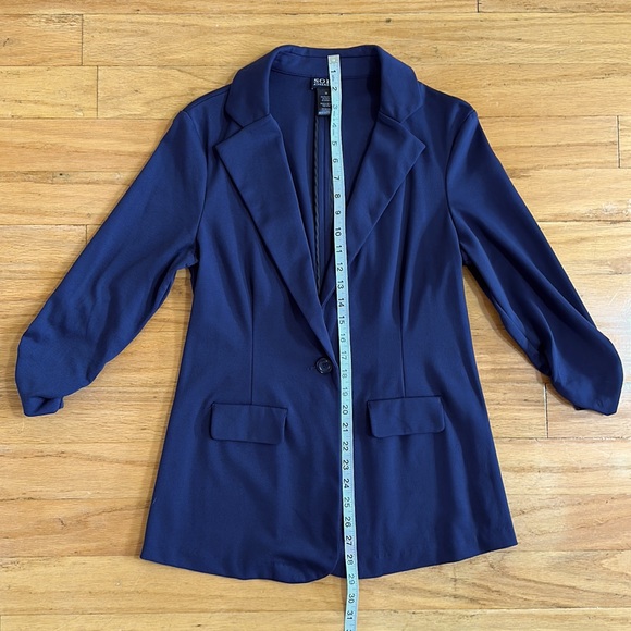 SOHO Apparel Ltd. Navy Blue Blazer - Picture 5 of 7